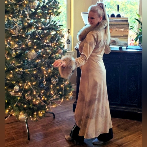 Finn Raccoon Fur Cuffs & Collar Set - Picture 11 of 17